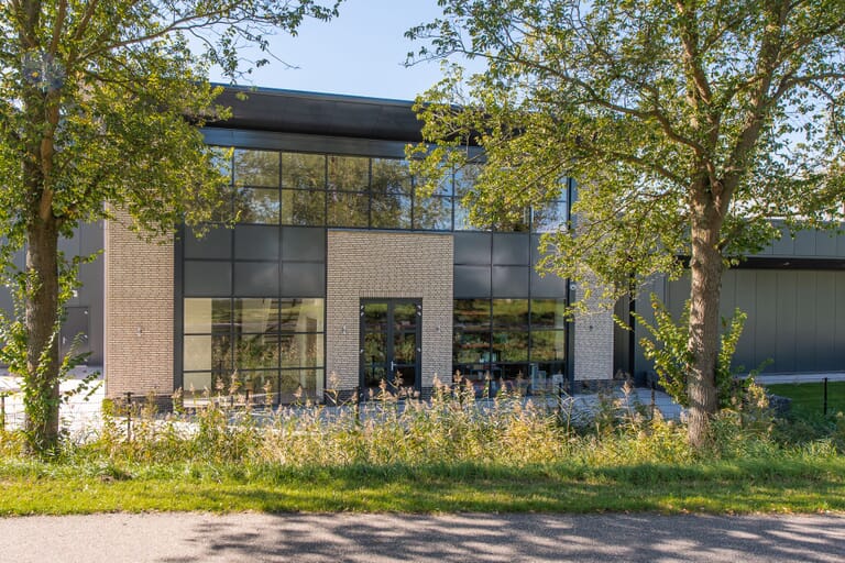 Uitbreiden bedrijfspand Bade te Steenbergen
