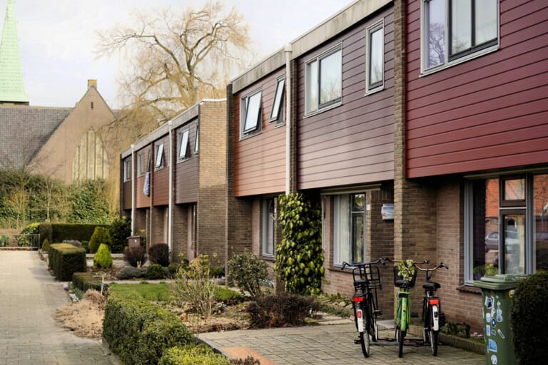 Gevelrenovatie 140 woningen Rilland