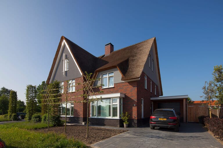 Dorpsvilla's met rieten kap