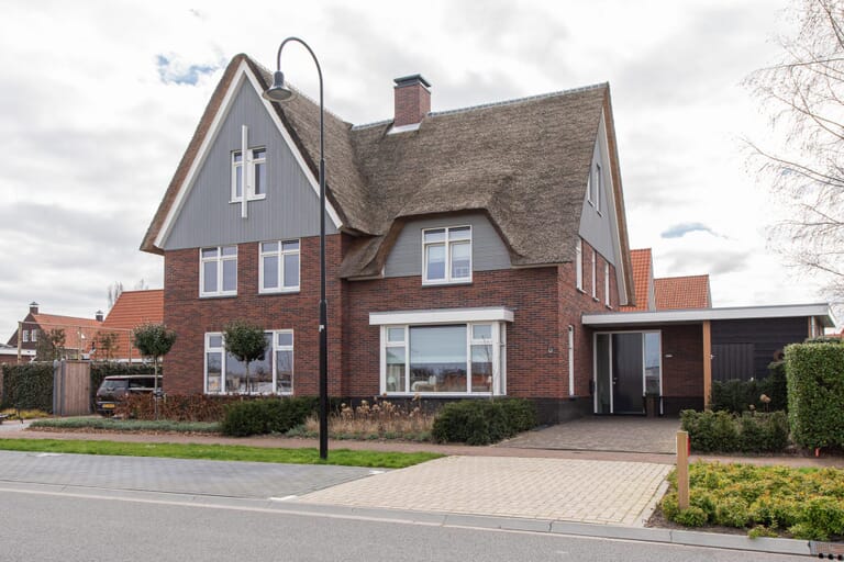 Dorpsvilla's met rieten kap