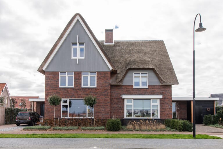 Dorpsvilla's met rieten kap