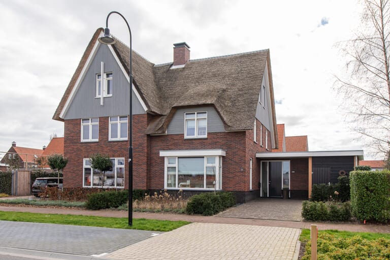 Dorpsvilla's met rieten kap