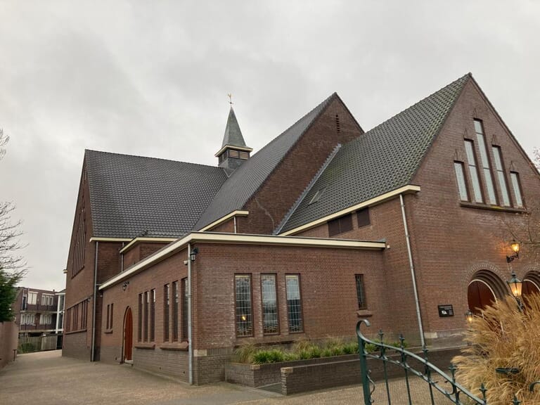 Dakrenovatie kerk Gereformeerde Gemeente
