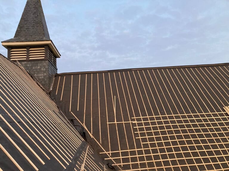 Dakrenovatie kerk Gereformeerde Gemeente