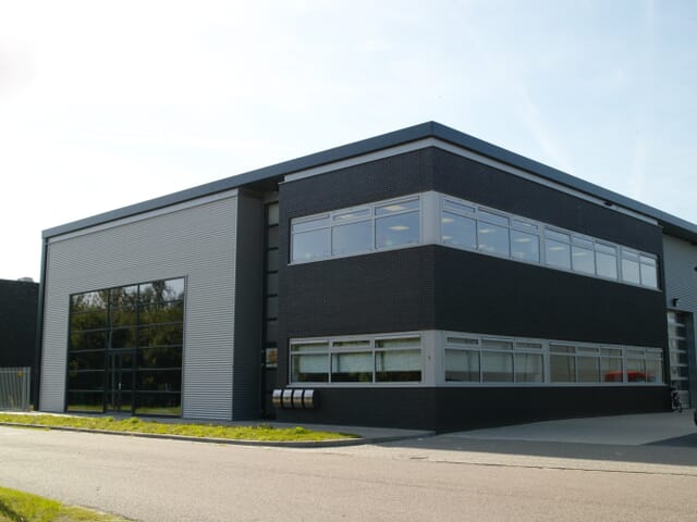 Bedrijfsverzamelgebouw design en construct opdracht