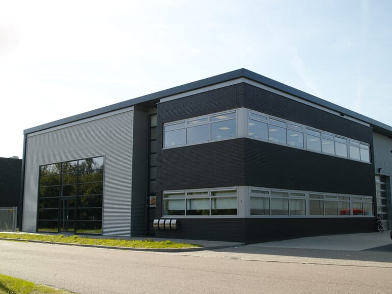 Bedrijfsverzamelgebouw design en construct opdracht