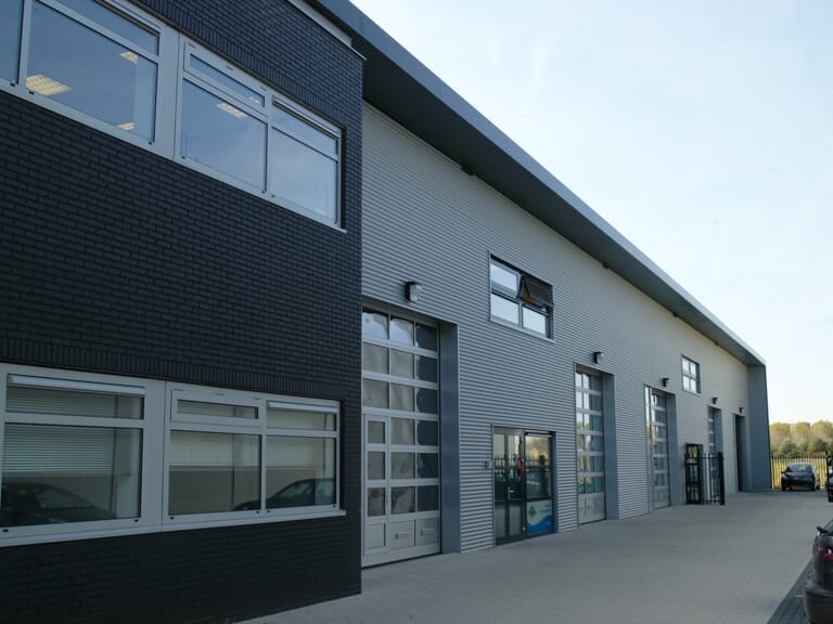 Bedrijfsverzamelgebouw design en construct opdracht