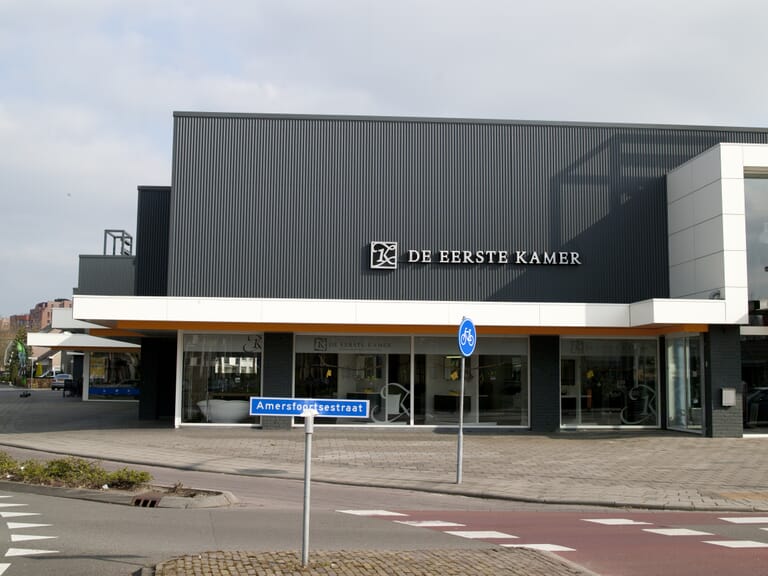 Renovatie winkelpand Van Rheenen Holding