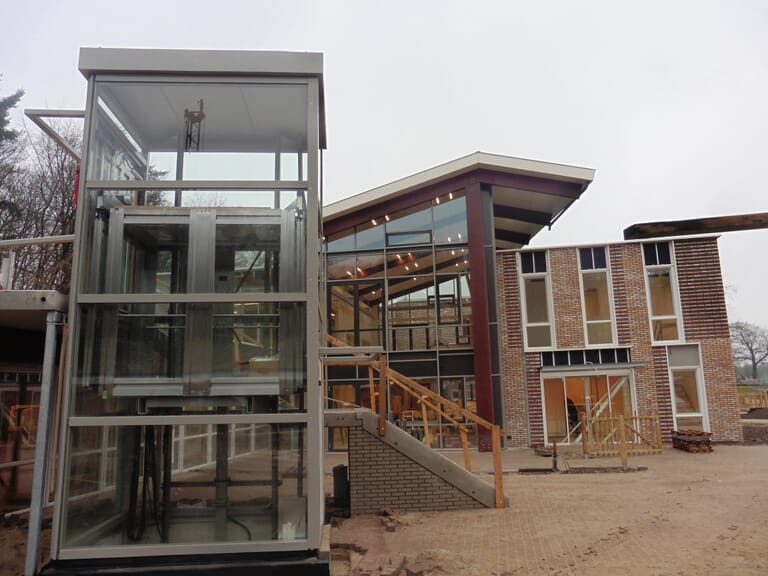 Nieuwbouw zorgappartementen met dagbesteding, "Radeland", in Brummen