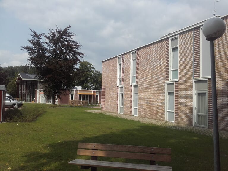 Nieuwbouw zorgappartementen met dagbesteding, "Radeland", in Brummen