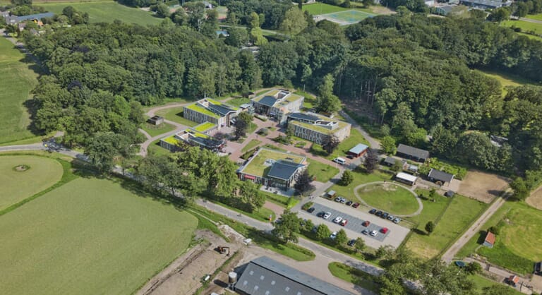 Nieuwbouw zorgappartementen met dagbesteding, "Radeland", in Brummen