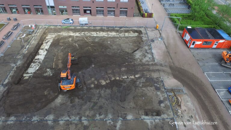 Techniekhal en huiskamer en interne verbouwingen