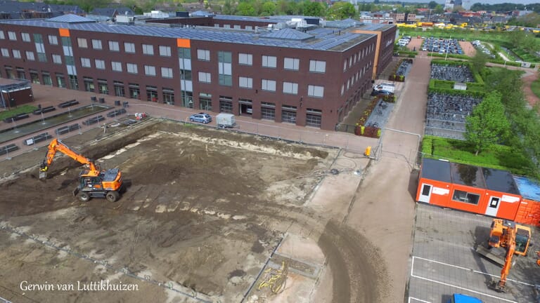 Techniekhal en huiskamer en interne verbouwingen