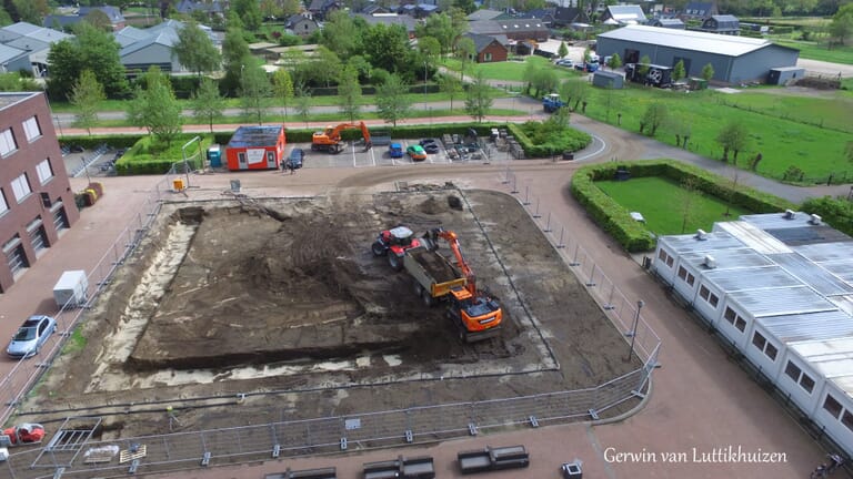 Techniekhal en huiskamer en interne verbouwingen