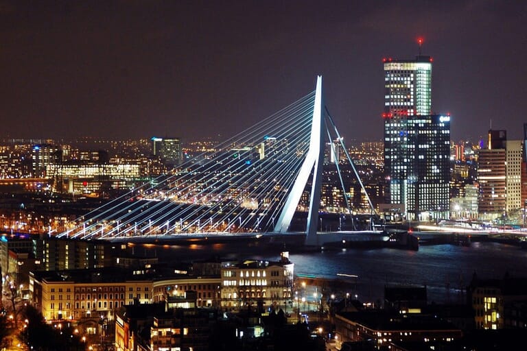 stad-rotterdam-skyline-erasmusbrug