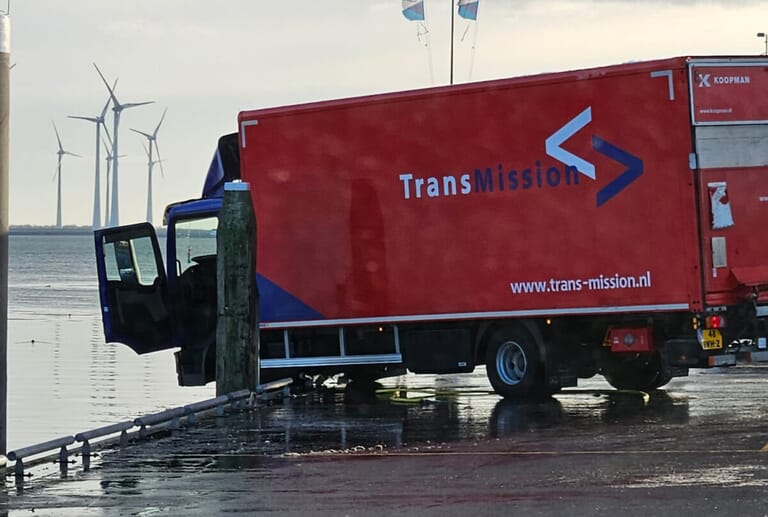 vrachtwagen-op-havenkade