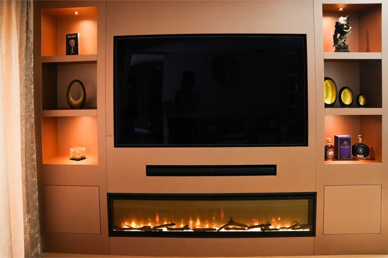 Cinewall met sfeerhaard en opbergruimte