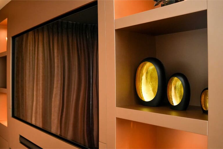 Cinewall met kastruimte