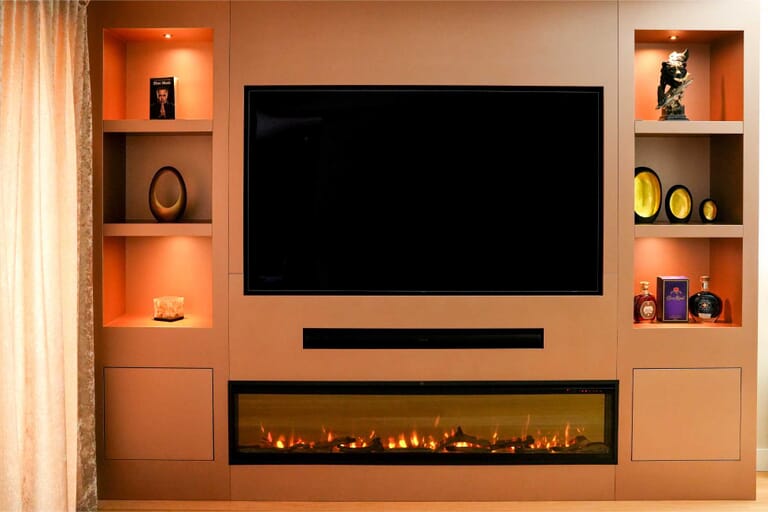 Cinewall met sfeerhaard en opbergruimte