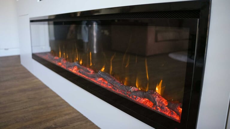 Zwevende cinewall met haard