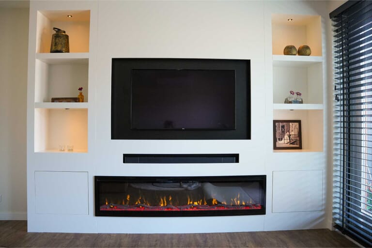 Cinewall met sfeerhaard en opbergruimte