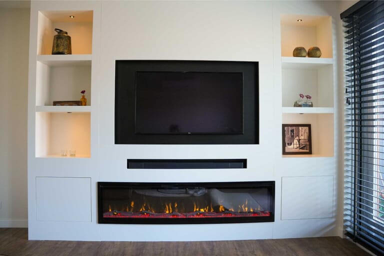 Cinewall met sfeerhaard en opbergruimte