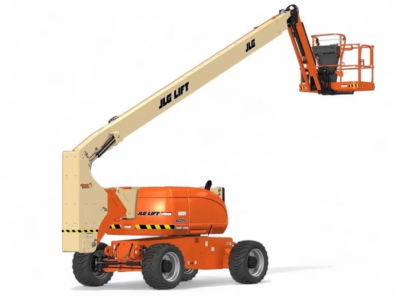 Oranje en beige knikarmhoogwerker van JLG, zijaanzicht met volledig uitgeschoven arm en hooggeplaatst werkplatform.