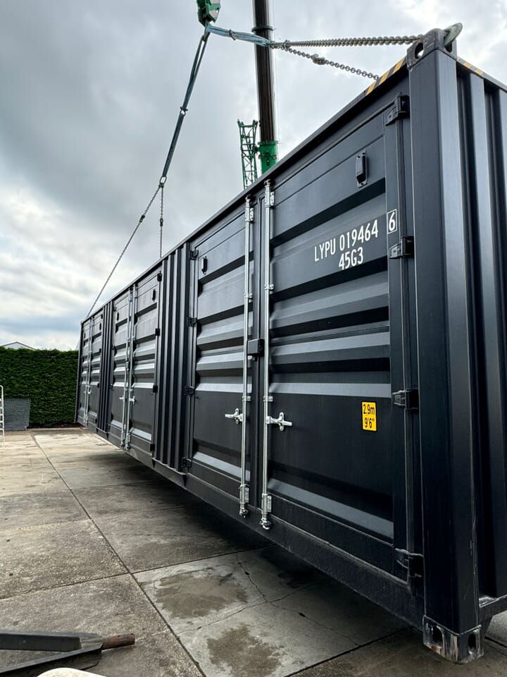 Zwarte 40ft Container