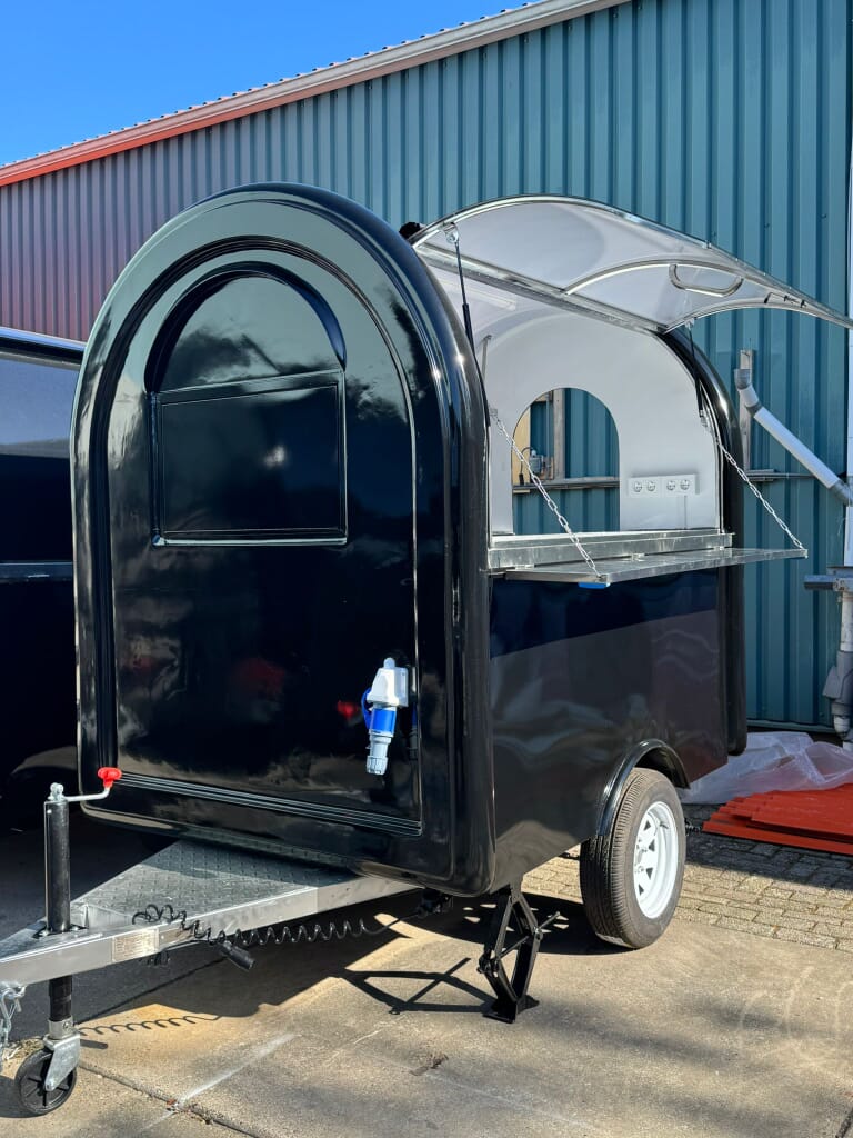 Zwarte foodtruck 1