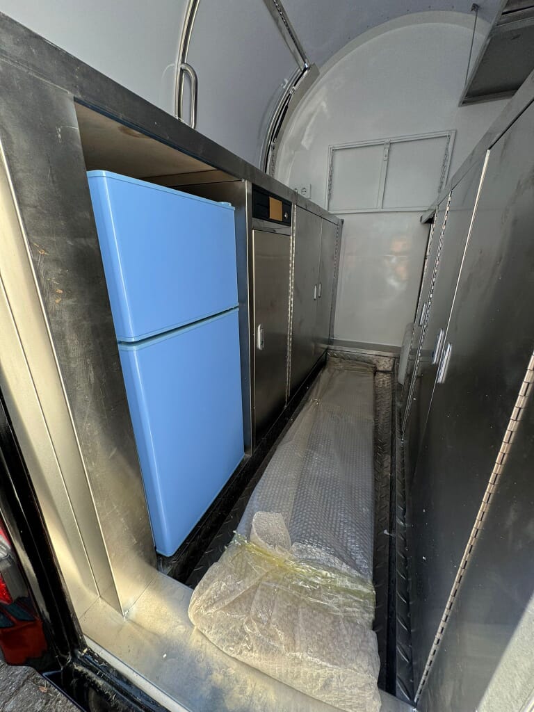 Zwarte foodtruck 5 binnenkant