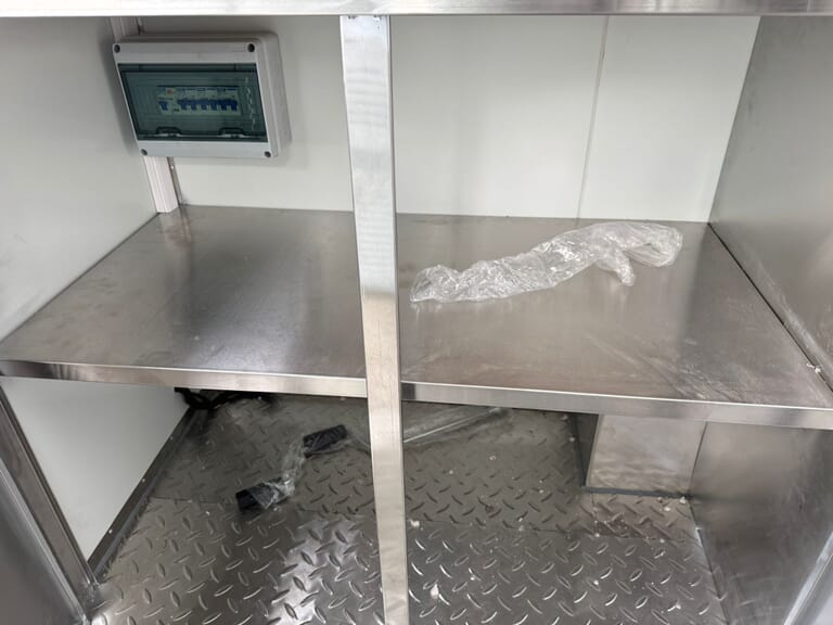 Vierkante foodtruck - foto 21 inside