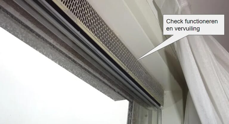Homnekeur-ventilatie-rooster-boven-beglazing-1.png