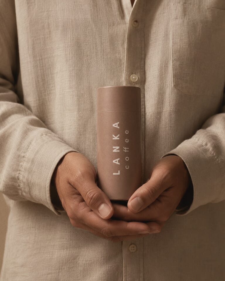 Mosa is the kind of coffee you reach for when you want something warm, familiar and full of character.

It has a rich taste with notes of cocoa, dried fruit and nuts, but what makes it special is how balanced it feels. Smooth enough for your daily coffee moment, yet layered enough to keep noticing something new.
A beautiful coffee to keep close, whether you enjoy it at home, at work or as a gift for someone who appreciates good coffee.
Shop Mosa now through our webshop.

#coffee #speciality #lankacoffee #mosa #coffeelover - Geplaatst door @lankacoffeeandspices