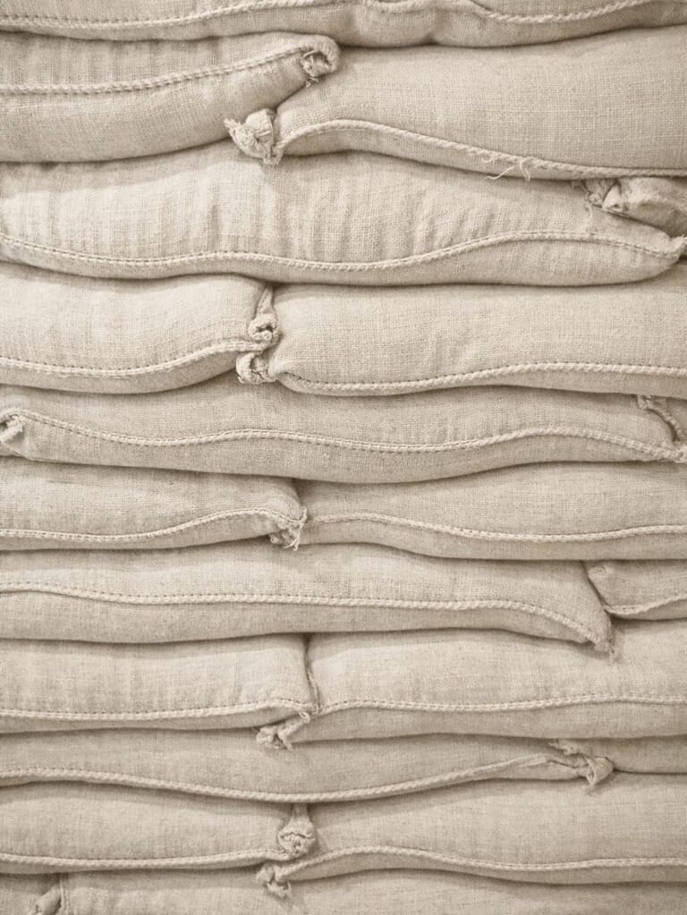 Our beans travel across the ocean in big bags. Quite a journey for such a small bean.

#lankacoffee #lanka #bag #coffee #ocean - Geplaatst door @lankacoffeeandspices
