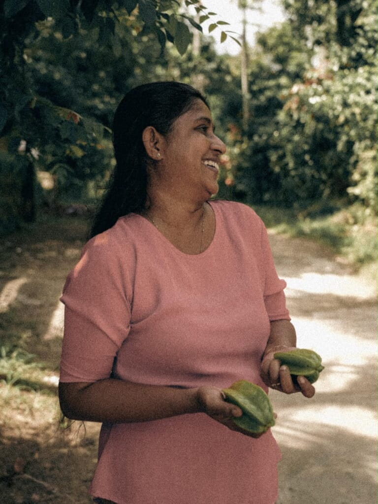 Sri Lanka has so much more to offer than delicious coffee cherries. From fresh vegetables and tropical fruits to beautiful landscapes, rich traditions and inspiring stories. 🇱🇰
Have you ever been to Sri Lanka?

#fruit #srilanka #lankacoffee #coffee #post - Geplaatst door @lankacoffeeandspices
