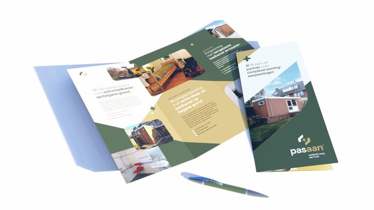 Mockup PasAan drieluik_1 wit