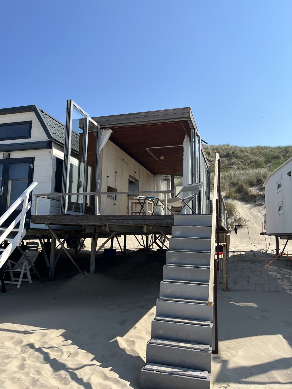 Strandhaus mit modernem, schlichtem und offenem Erscheinungsbild!
