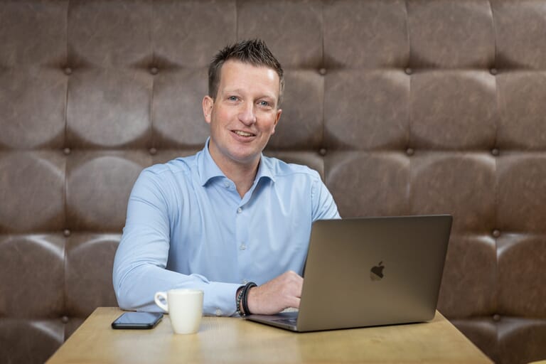 1_241213_BPS_18025_laptop