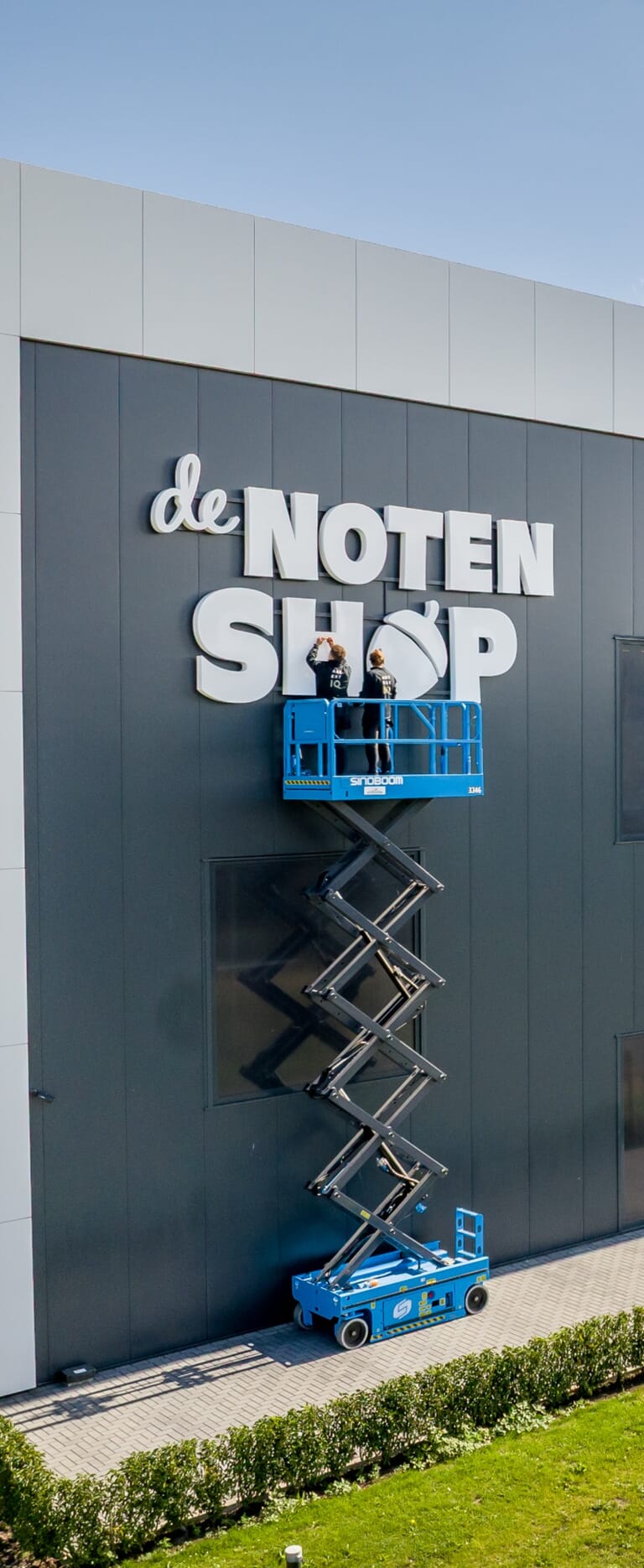 Team van Signfabriq in de werkplaats