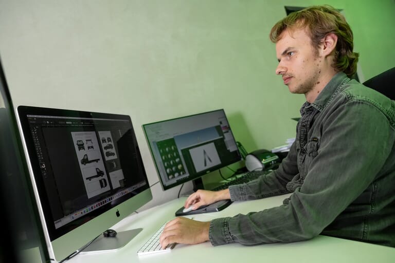 voertuigbelettering_artestiq_bruinisse_laptop