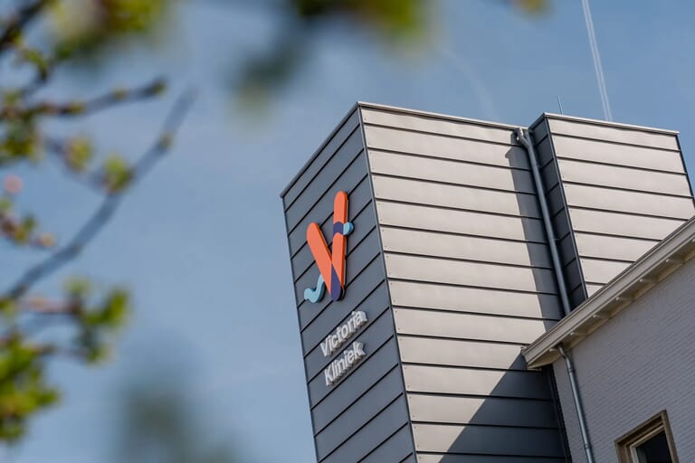 doosletters_victoria_kliniek_sign_project_artestiq_sign_bedrijf_zeeland_bruinisse