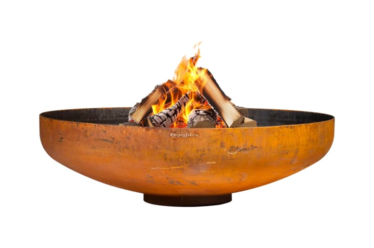 Een vuurschaal met hout en vuur