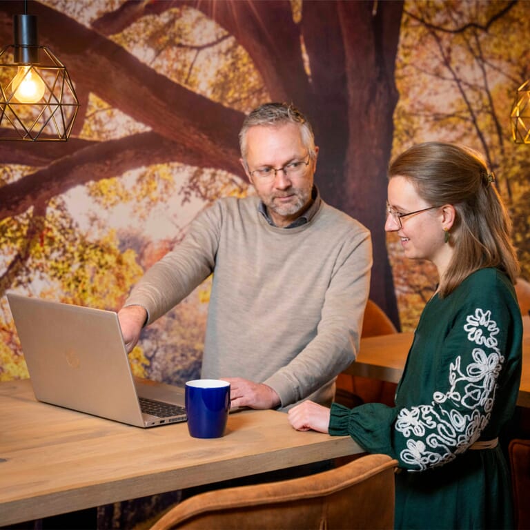 Adviesgesprek met ondernemers bij Verhelst Administratie voor bedrijven uit Barendrecht.