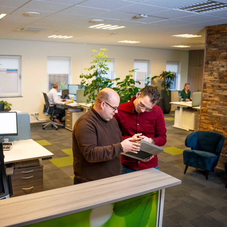 Teamoverleg bij Verhelst Administratie voor ondernemers in Barendrecht.