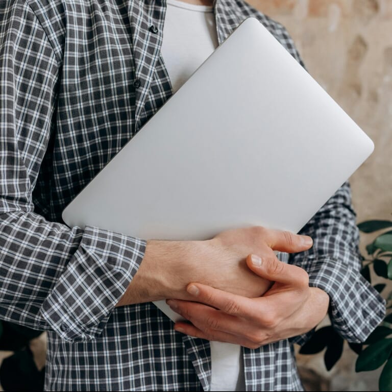 pexels-mikhail-nilov-6893952