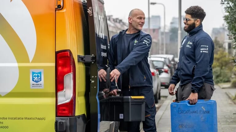 vizo-installatie-bedrijf-collegas-werkbus