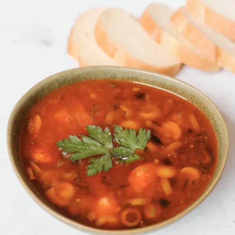 Tomaten- groentensoep met orzo