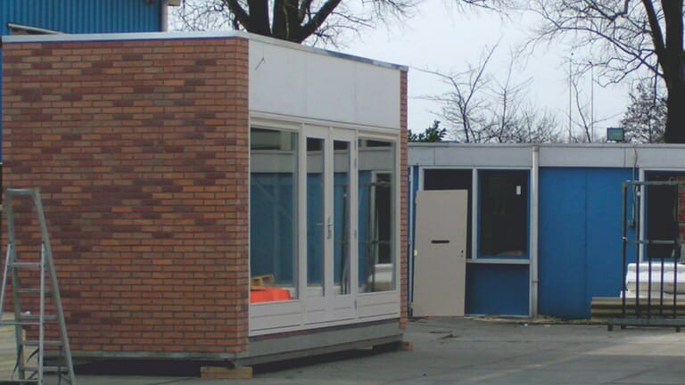 Aanbouw met badkamer